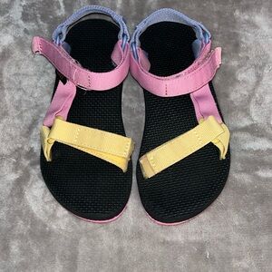 Teva EUC girls sandals